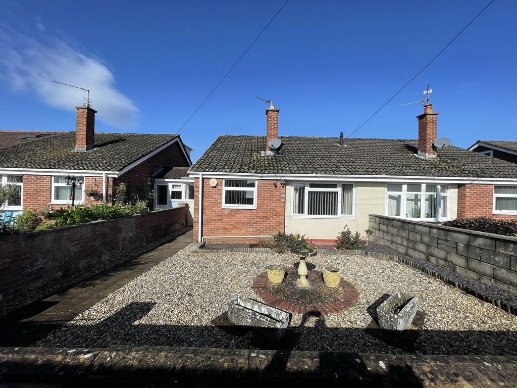 2 bed semidetached bungalow for sale in Dunlin Avenue, Caldicot, Mon