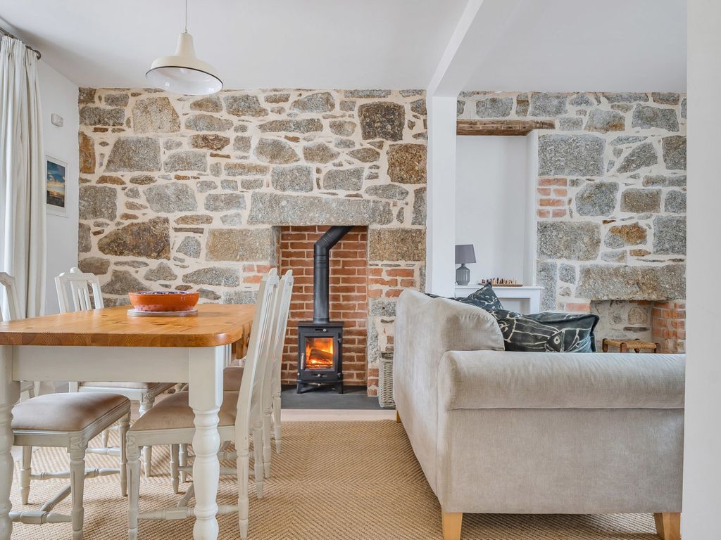 2 bed terraced house to rent in Park Road, Newlyn, Penzance, Cornwall