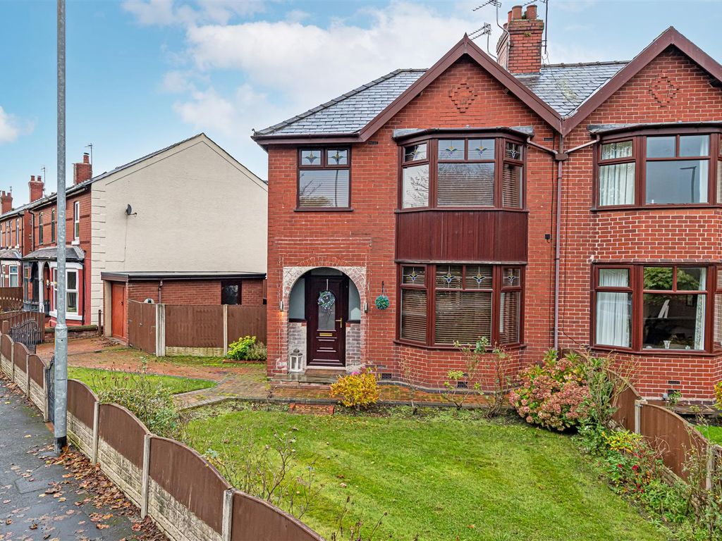 3 bed semidetached house to rent in Chester Road, Warrington WA4, £