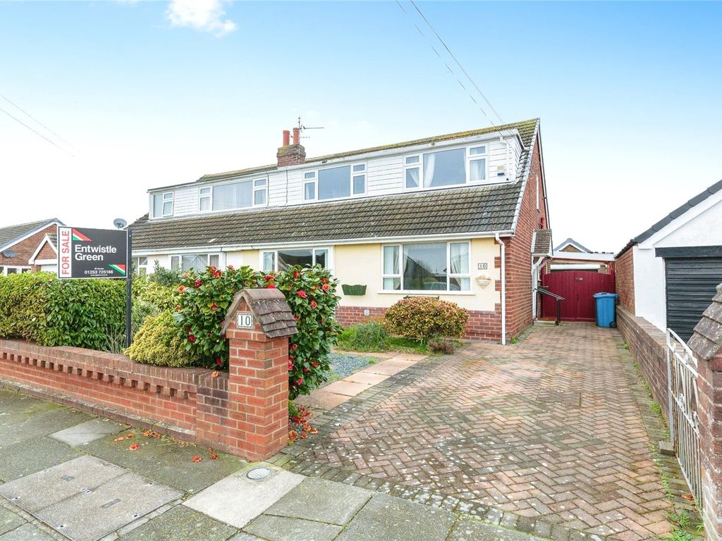 4 bed bungalow for sale in Crosland Road North, Lytham St. Annes FY8, £
