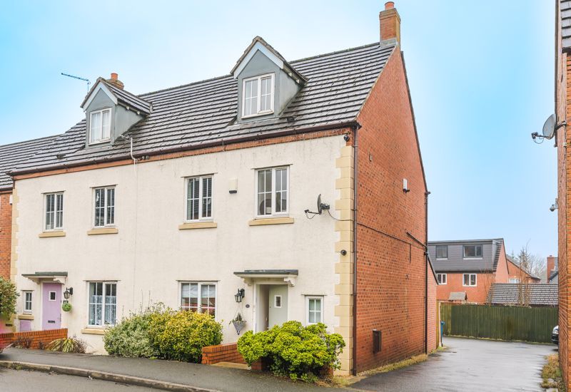 4 bed semidetached house for sale in Fairview Drive, Adlington