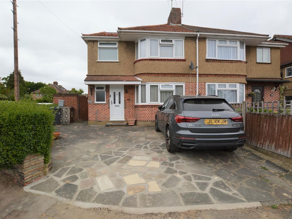3 bed semidetached house to rent in Girton Way, Croxley Green