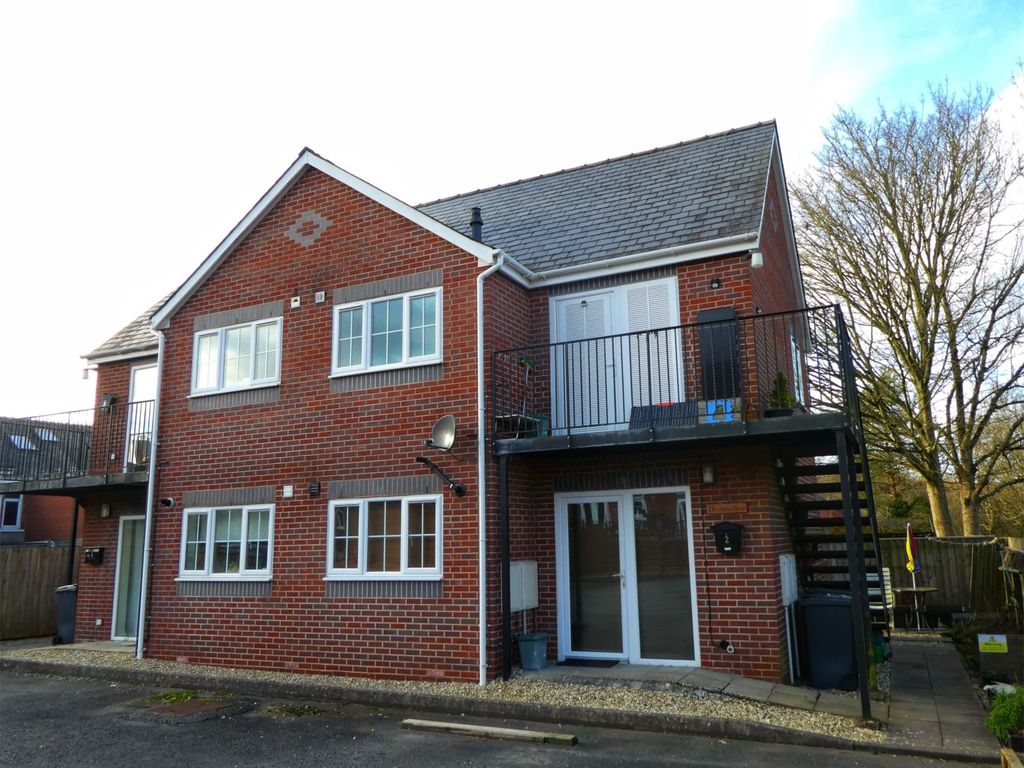 1 bed flat for sale in Ddole Road, Llandrindod Wells LD1, £75,000 Zoopla