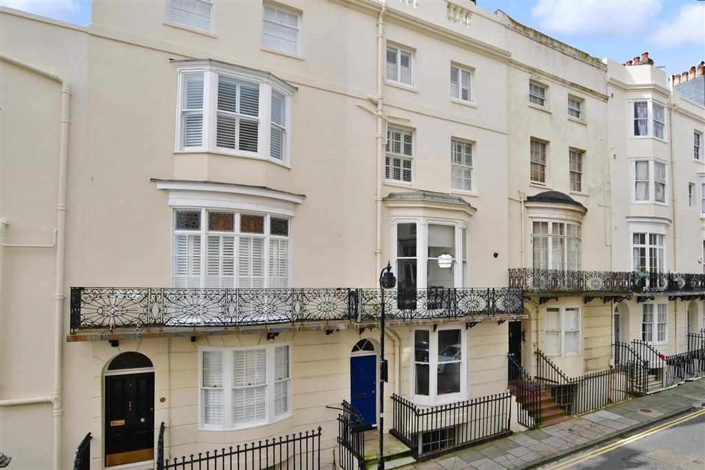 1 bed flat for sale in Bloomsbury Place, Kemp Town Village, Brighton