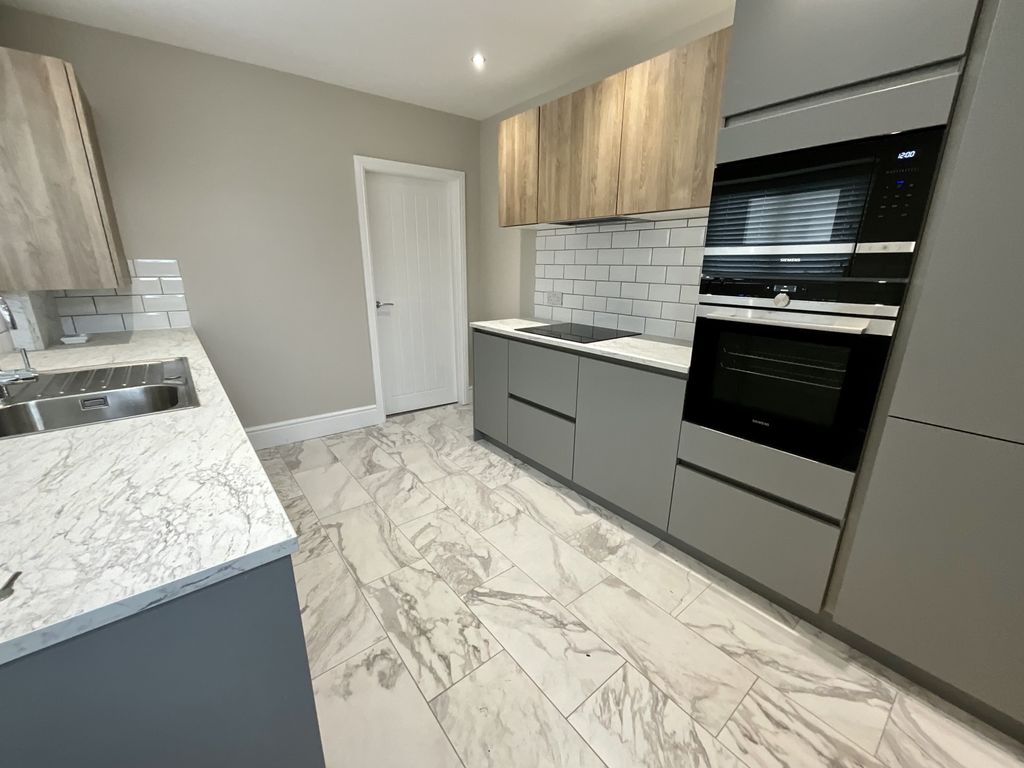 4 bed terraced house to rent in East View, Clitheroe BB7, £1,100 pcm