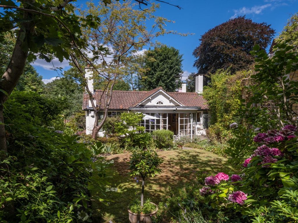 3 bed semidetached house for sale in Frognal Rise, London NW3, £