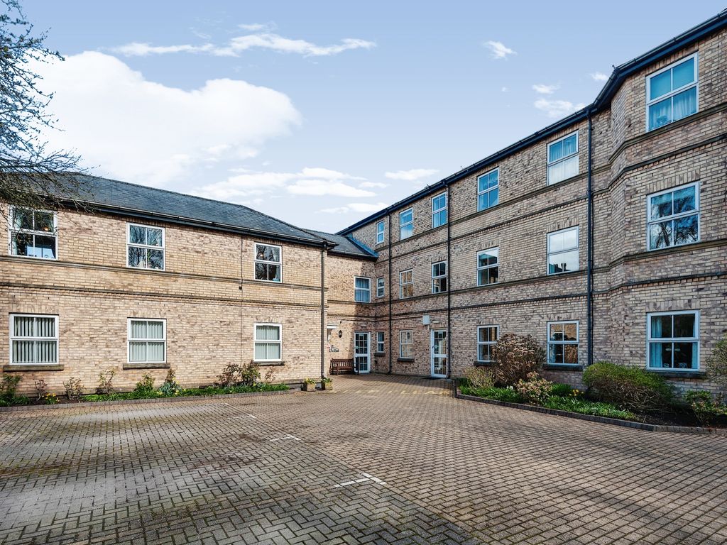 2 bed flat for sale in Brook Lane, Alderley Edge, Cheshire SK9, £