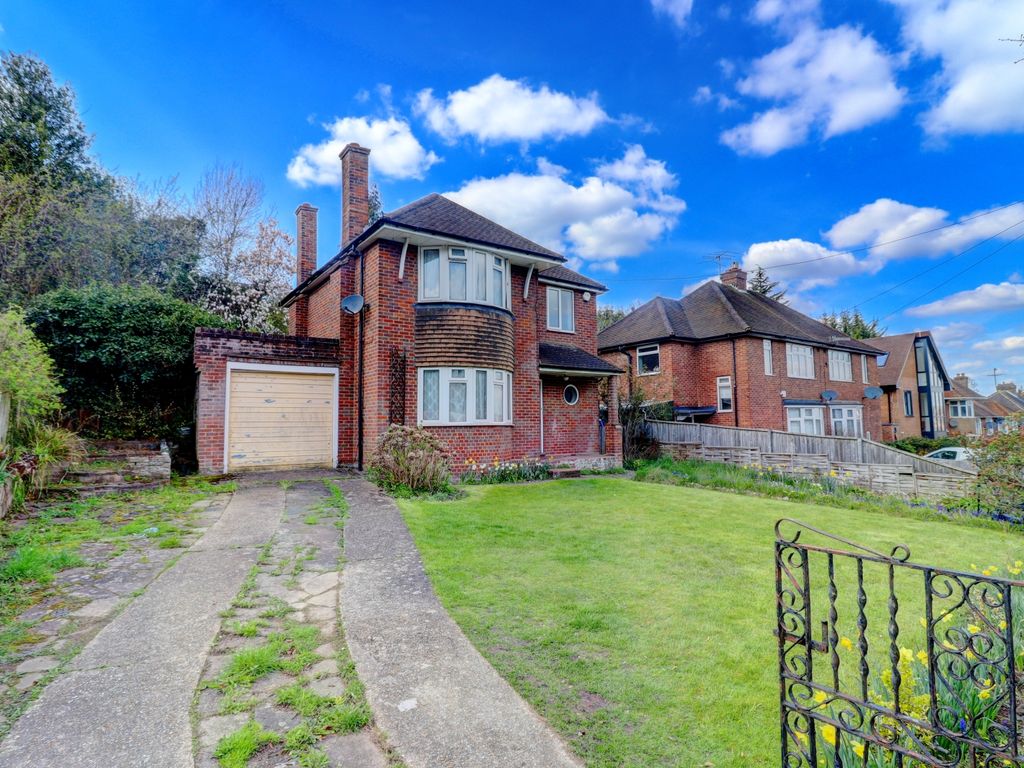 3 bed detached house for sale in Desborough Avenue, High