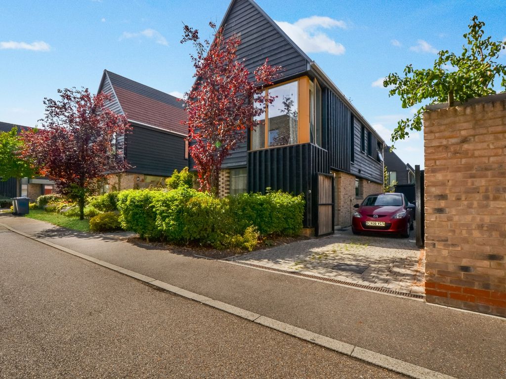 3 bed detached house for sale in Royal Way, Trumpington, Cambridge CB2