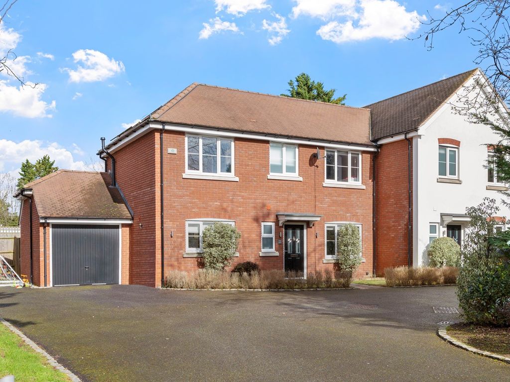 3 bed semidetached house for sale in Hersham Road, Hersham KT12, £