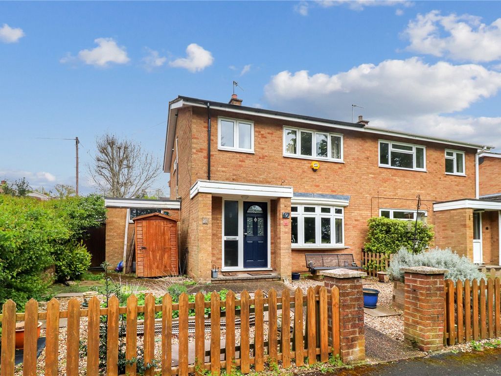 3 bed semidetached house for sale in Lebanon Close, Watford WD17, £