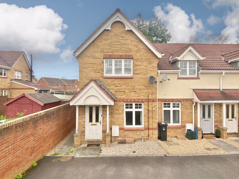 2 bed end terrace house to rent in Eaton Crescent, Taunton TA2, £975