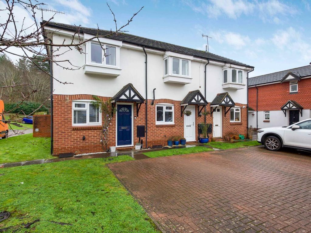 Eyston Drive, Weybridge KT13  