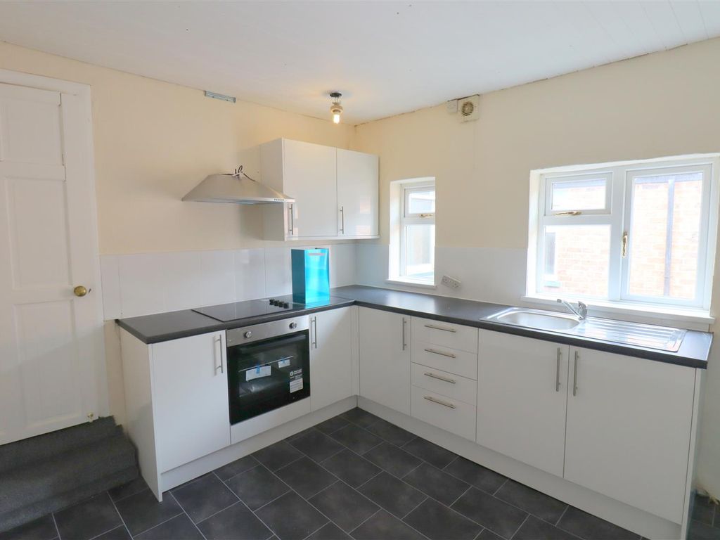 3 bed flat to rent in Nantwich Road, Crewe, Cheshire CW2 Zoopla