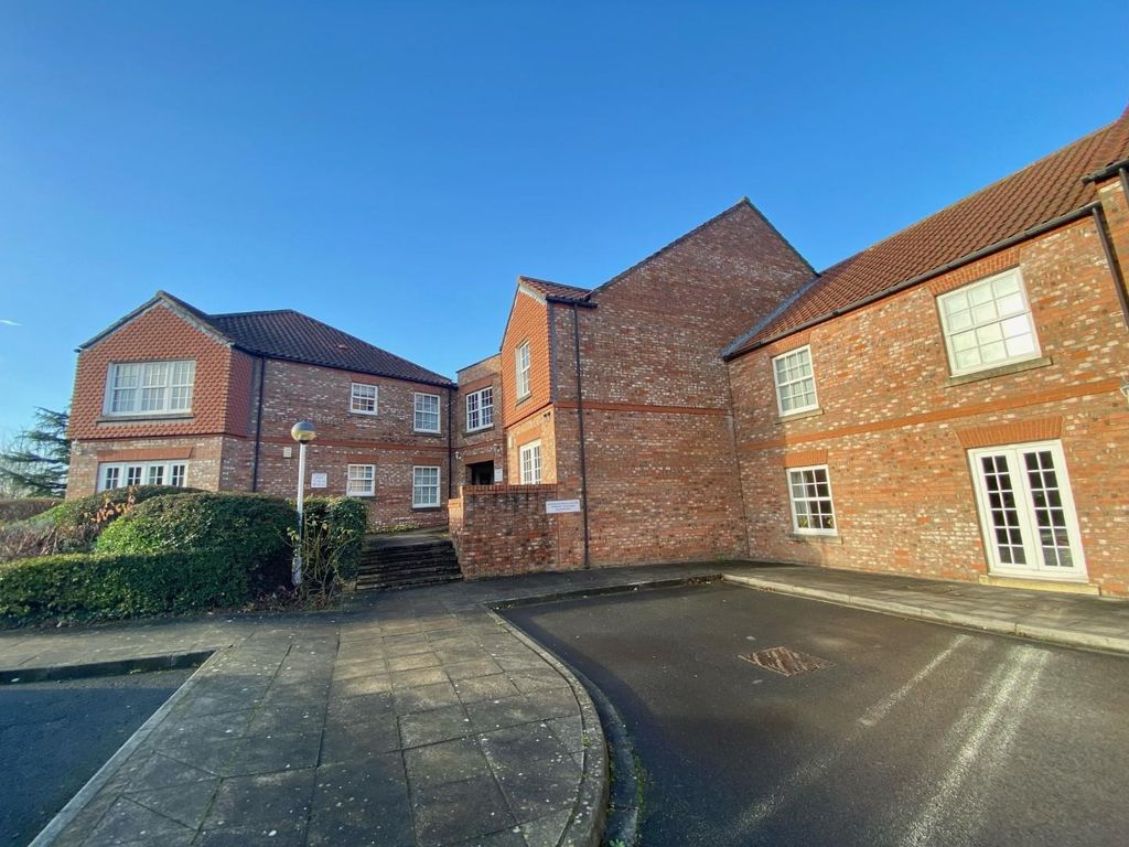 2 bed flat to rent in St. Oswalds Court, Fulford, York YO10, £850 pcm