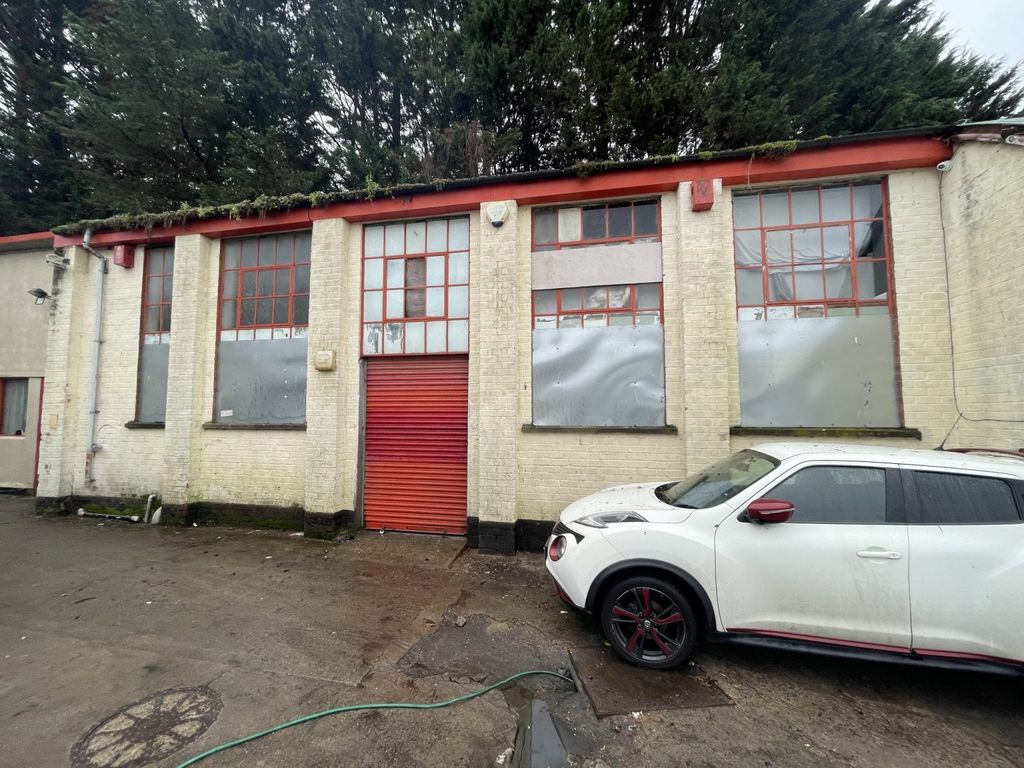 Light industrial to let in Eight Avenue, Central Park, Petherton Road
