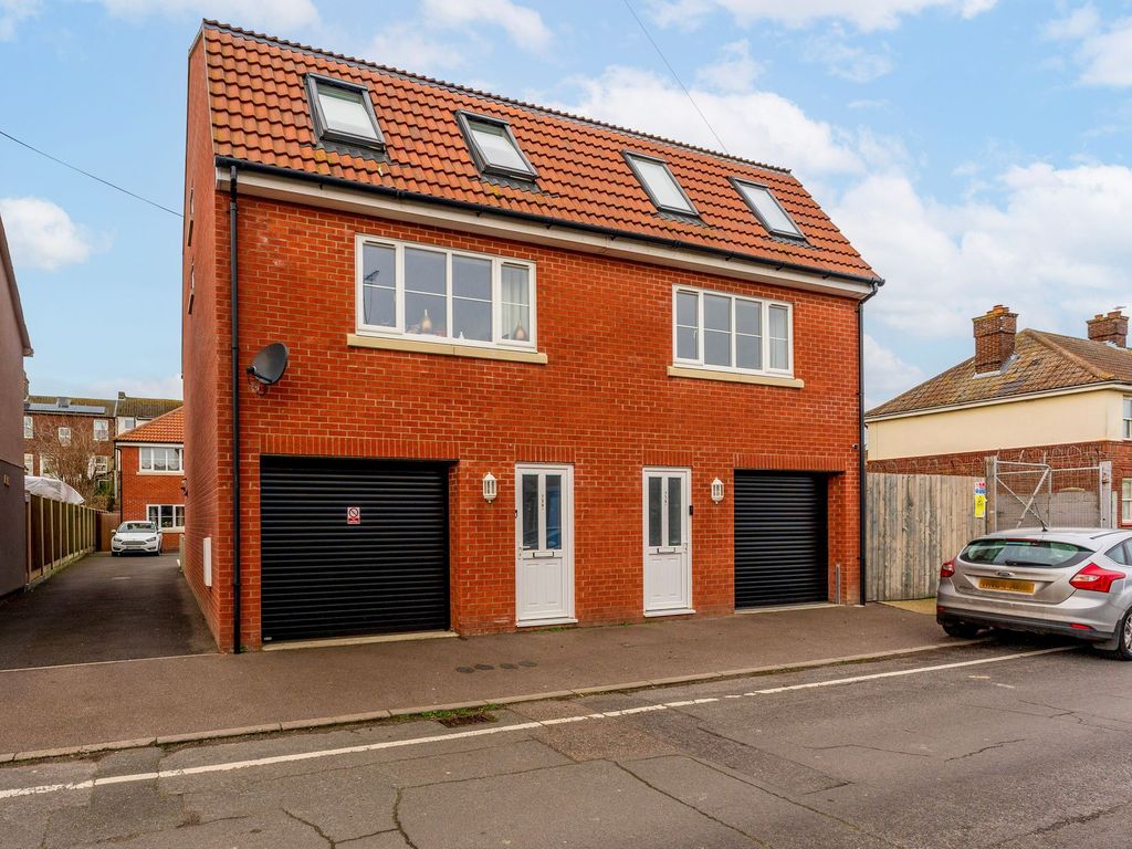 3 bed semidetached house for sale in Bells Marsh Road, Gorleston NR31