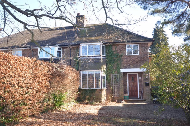 4 bed semidetached house to rent in Holtspur Top Lane, Beaconsfield