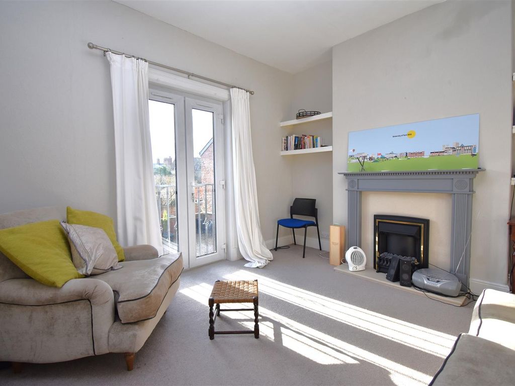 2 bed flat to rent in Heslington Lane, Heslington, York YO10, £1,100