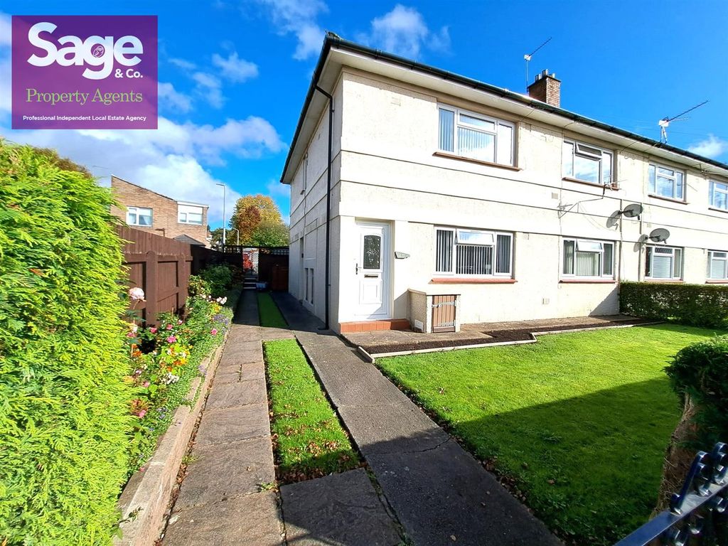 3 bed flat for sale in Park Avenue, Rogerstone, Newport NP10, £130,000