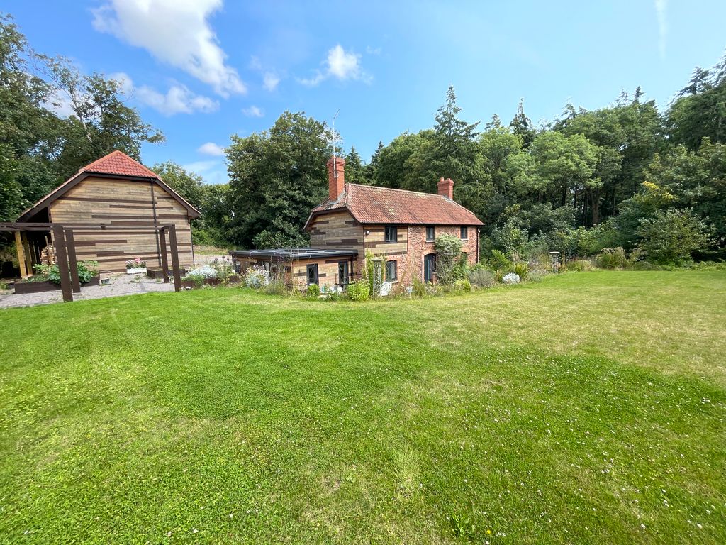 3 bed cottage to rent in Burlinch, West Monkton, Taunton TA2, £2,300 pcm Zoopla