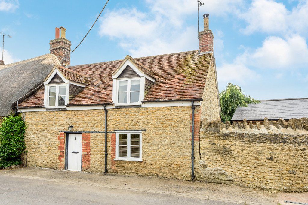 3 bed semidetached house for sale in Sheards Lane, Stanford In The