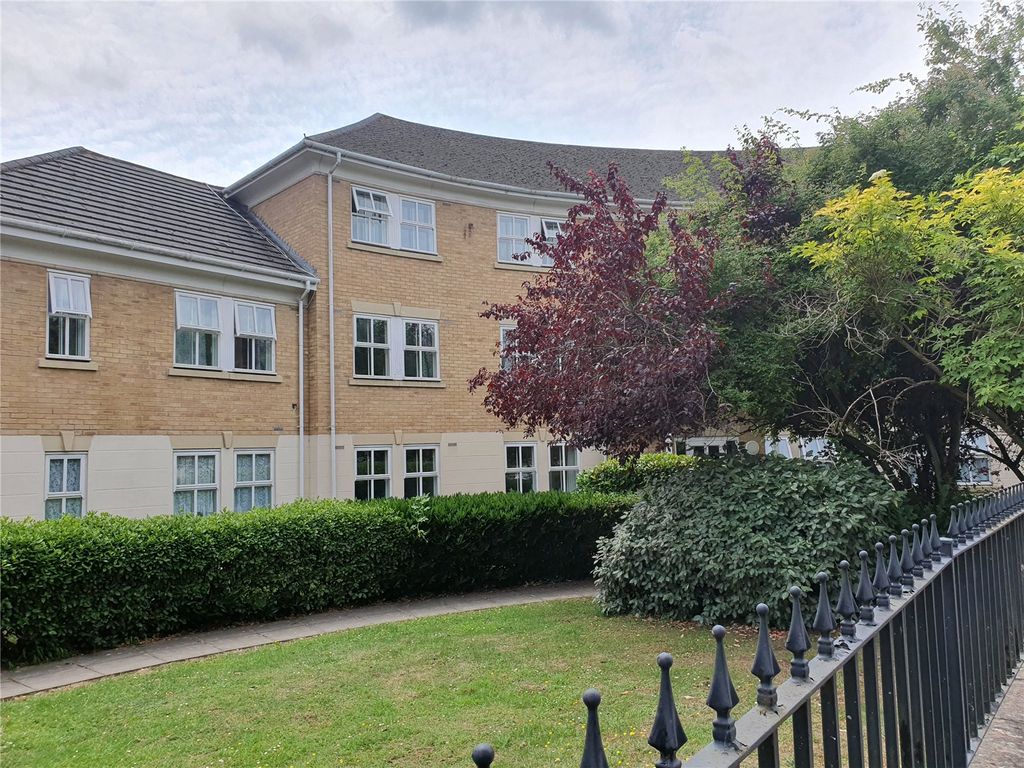 2 bed flat to rent in Hurworth Avenue, Slough, Berkshire SL3 Zoopla