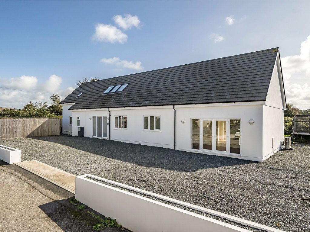 4 bed bungalow for sale in Tolgus Mount, Redruth, Cornwall TR15, £