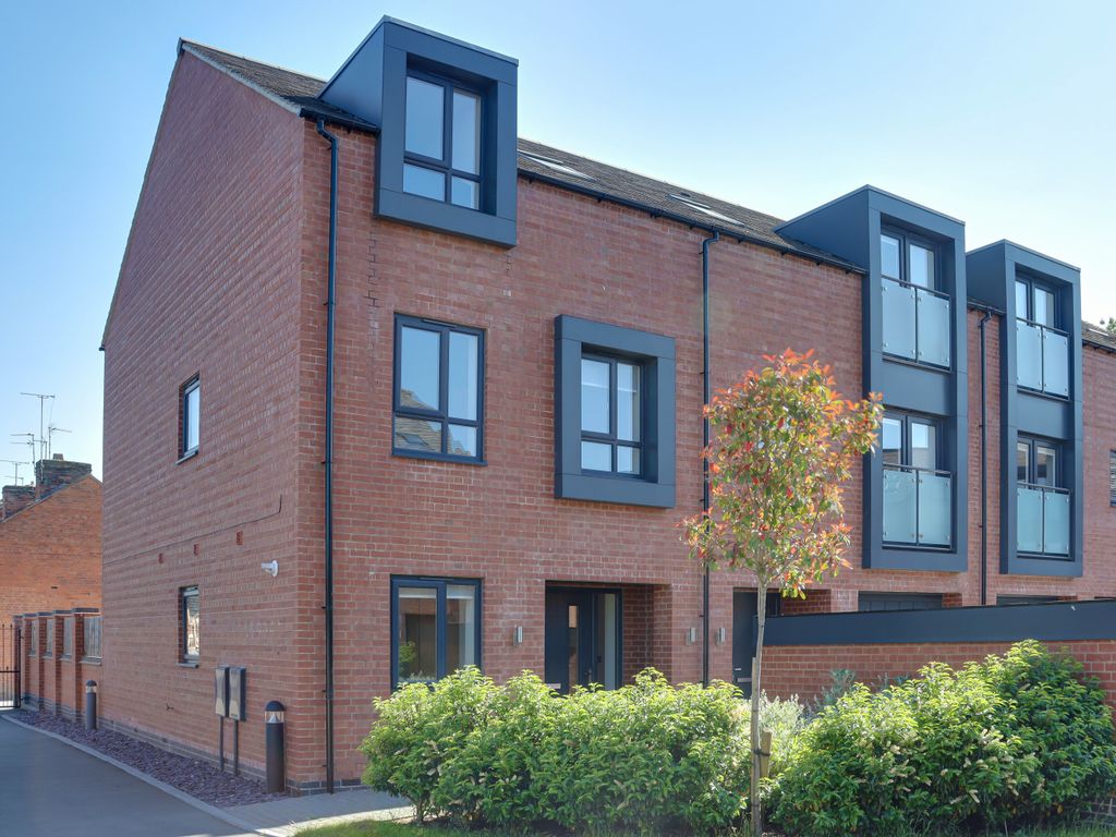 3 bed town house for sale in Millstone Drive, AshbyDeLaZouch LE65 Zoopla