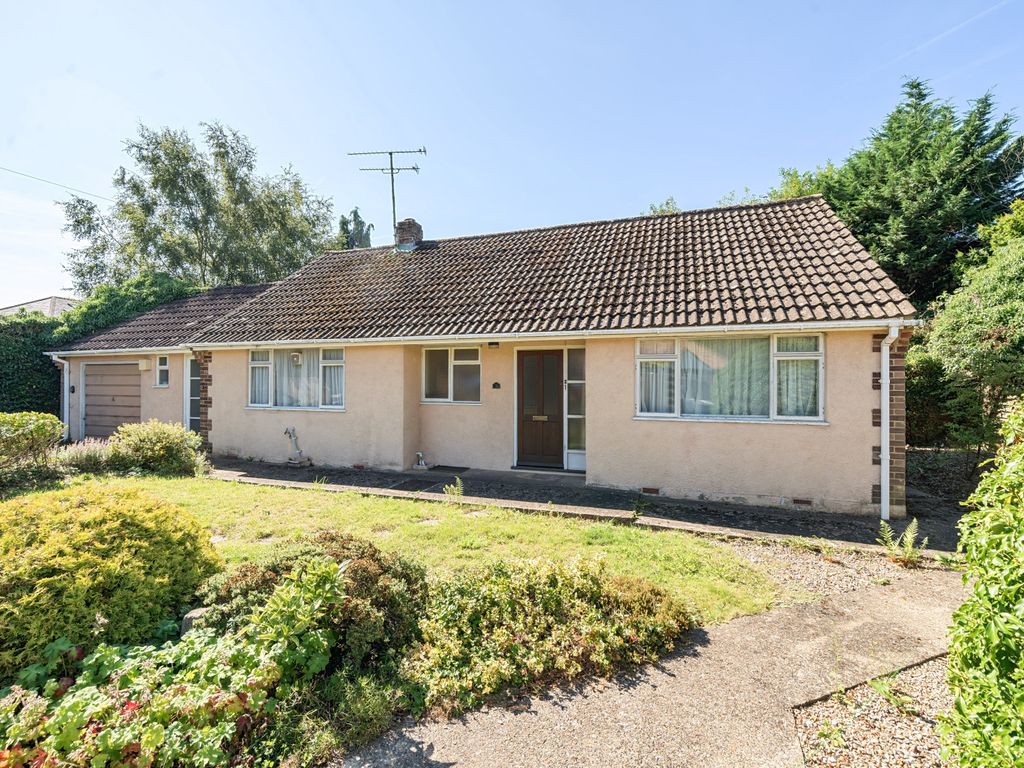 4 bed bungalow for sale in Cromwell Close, HenleyOnThames