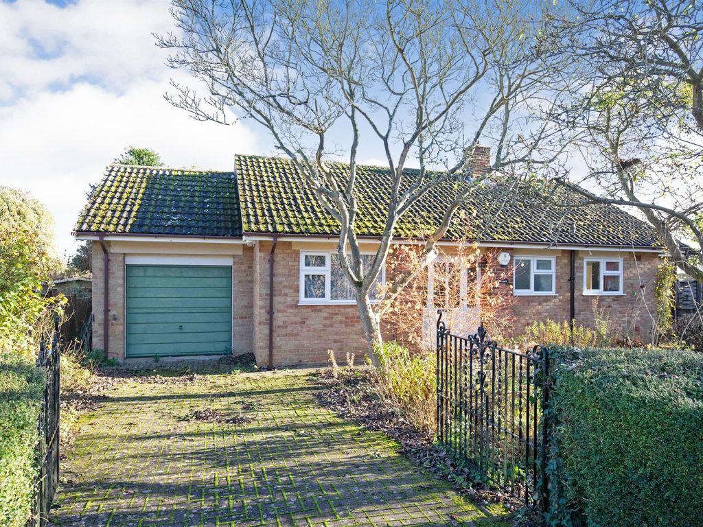 2 bed detached bungalow for sale in Bakers Lane, Stoke Bruerne