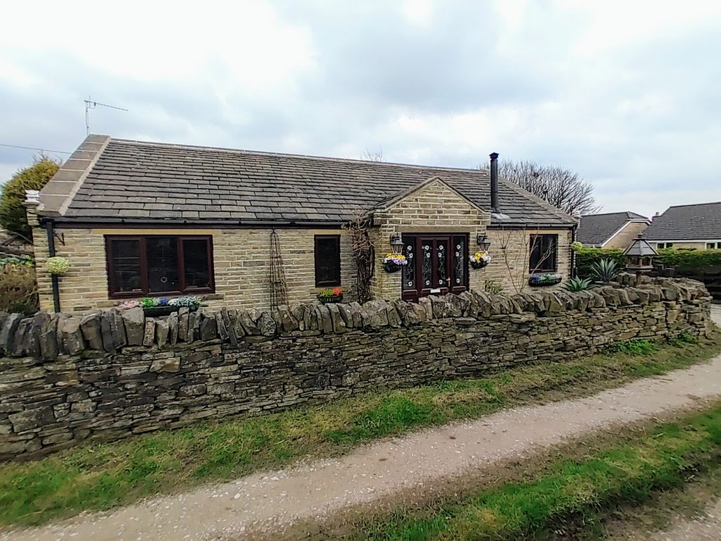 3 bed detached bungalow for sale in Back Lane, Thornton, Bradford BD13