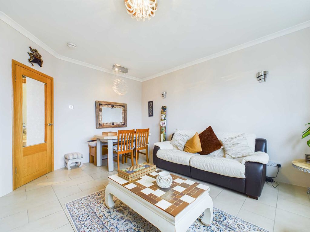 3 bed flat for sale in Langton Road, Pollock, Glasgow G53, £125,000