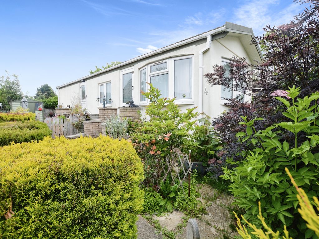 2 bed property for sale in Kingsmead Park, Rushden NN10 Zoopla