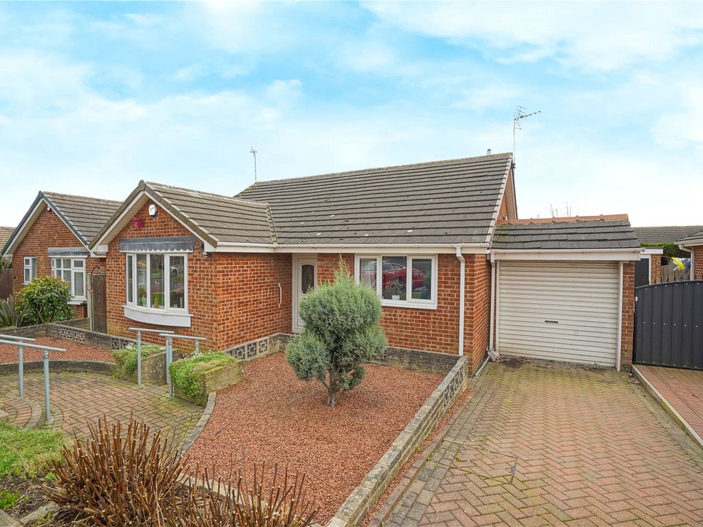3 bed bungalow for sale in Braithwell Road, Ravenfield, Rotherham