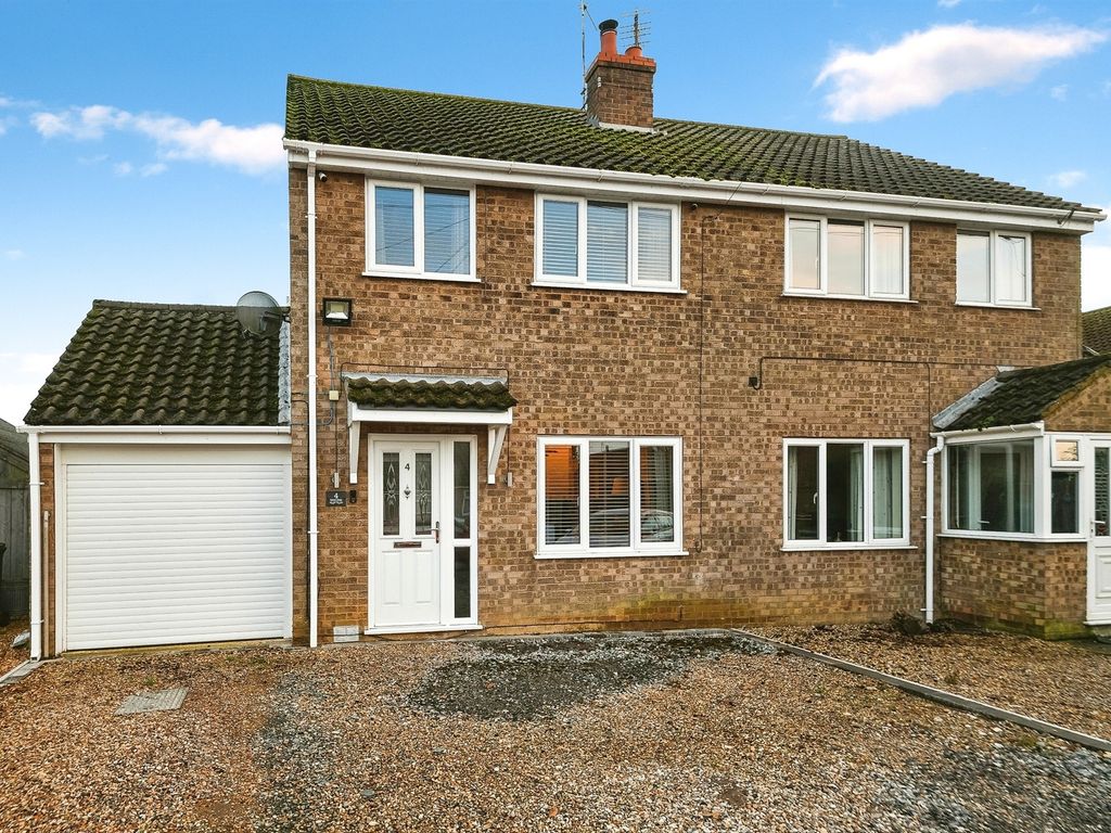 3 bed semidetached house for sale in Stone Close, Watlington, King's