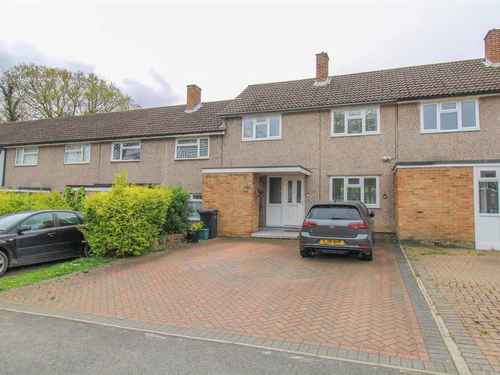3 bed terraced house for sale in Sadlers Mead, Harlow CM18, £365,000