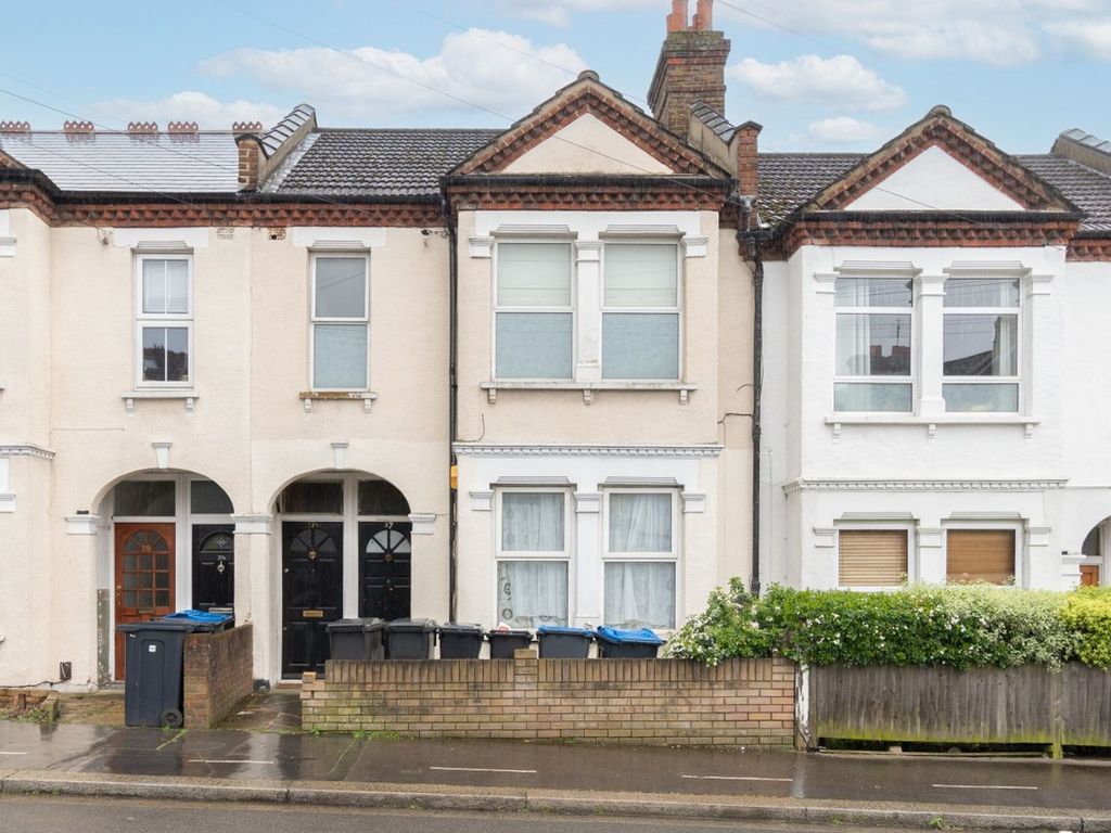 2 bed for sale in Hythe Road, Thornton Heath CR7, £200,000