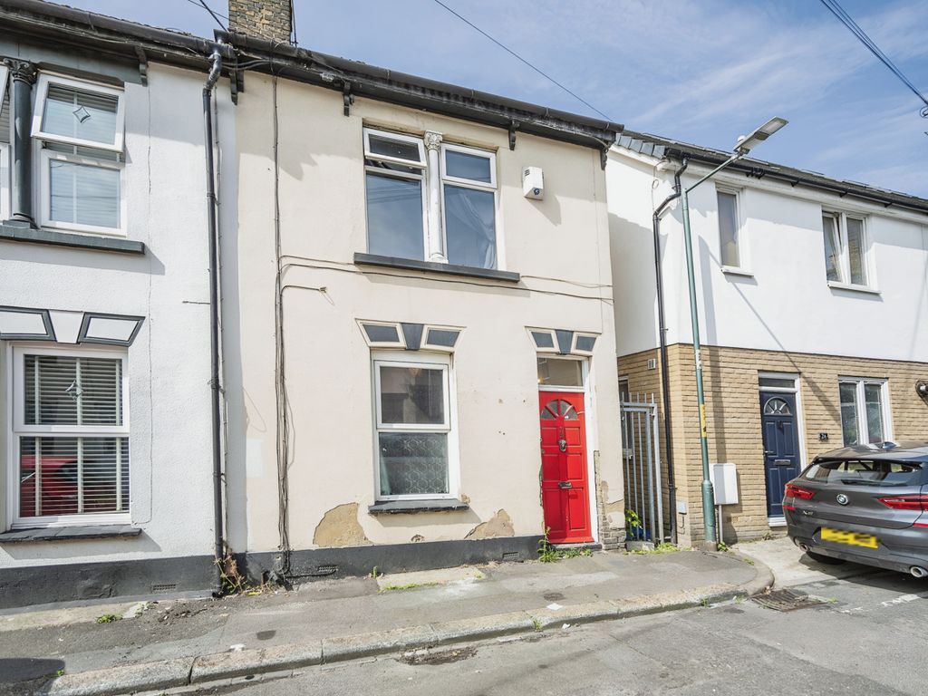 3 bed end terrace house for sale in Roach Street, Rochester, Kent ME2