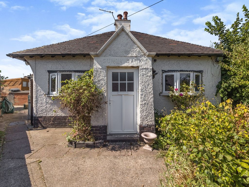 2 bed detached bungalow for sale in Derby Road, Marehay, Ripley DE5