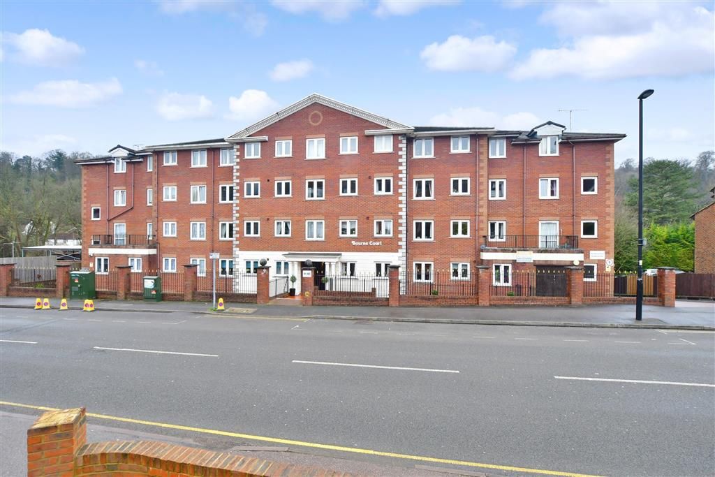 2 bed flat for sale in Croydon Road, Caterham, Surrey CR3, £100,000