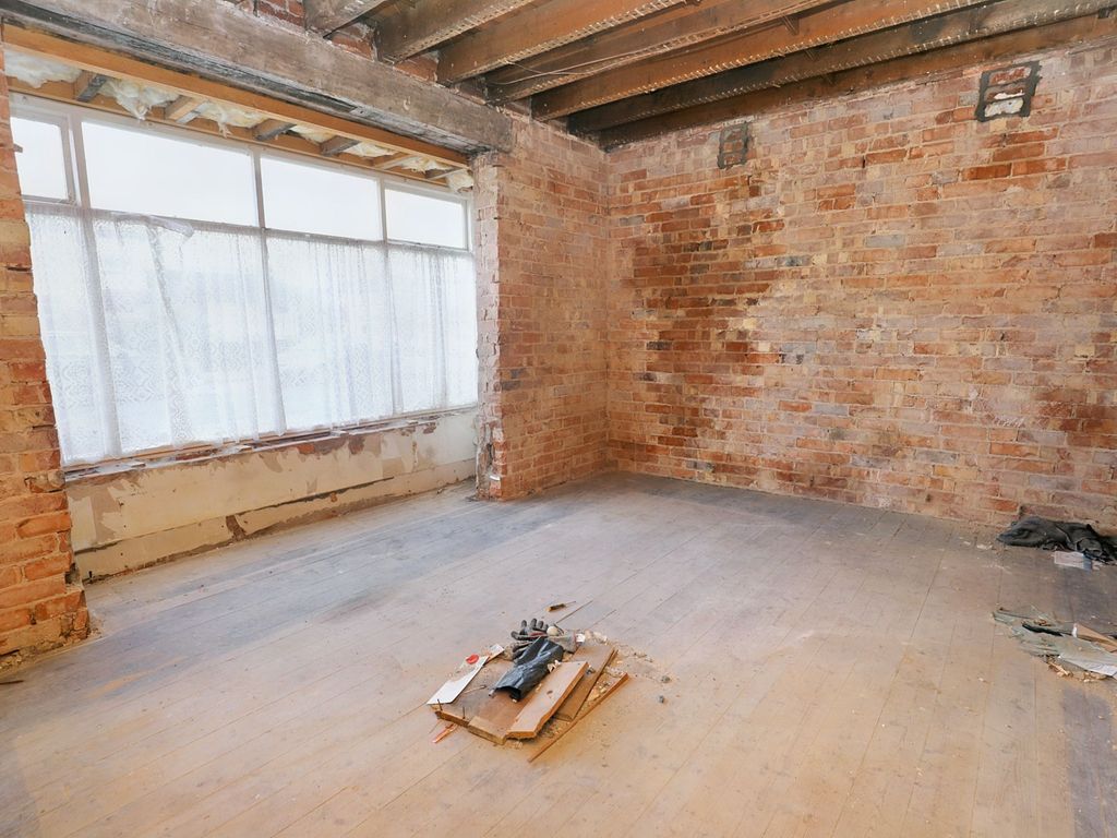 3 bed semidetached house for sale in Shaws Road, Southport PR8, £