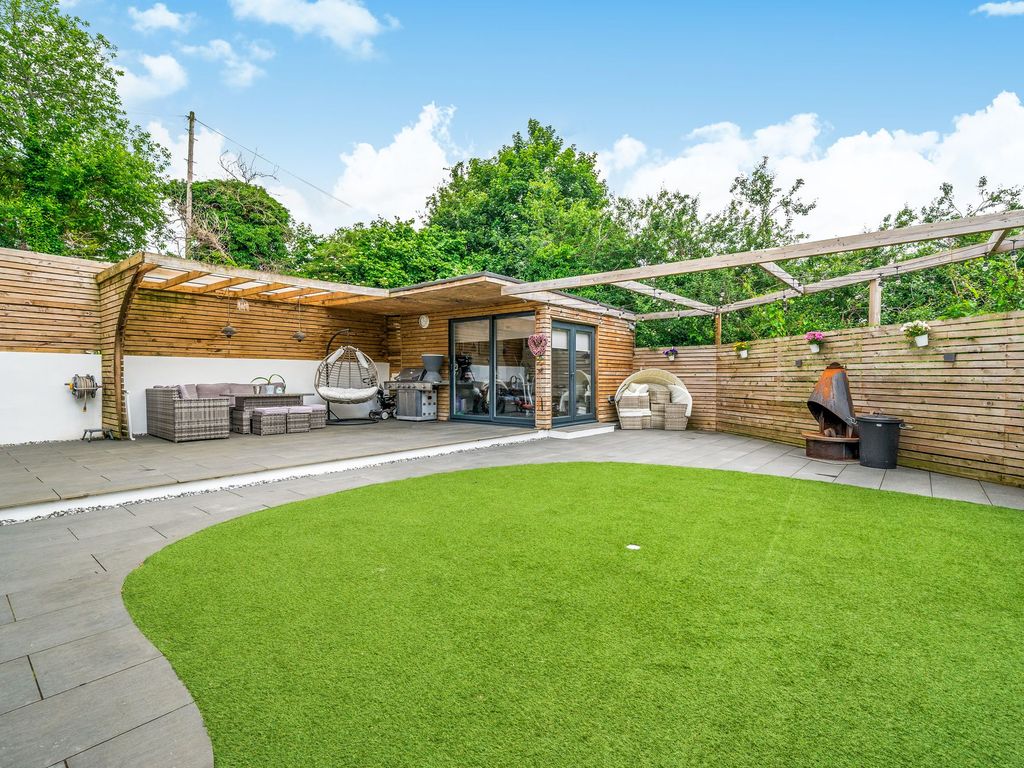 3 bed semidetached house for sale in Grange Road, Gillingham, Kent