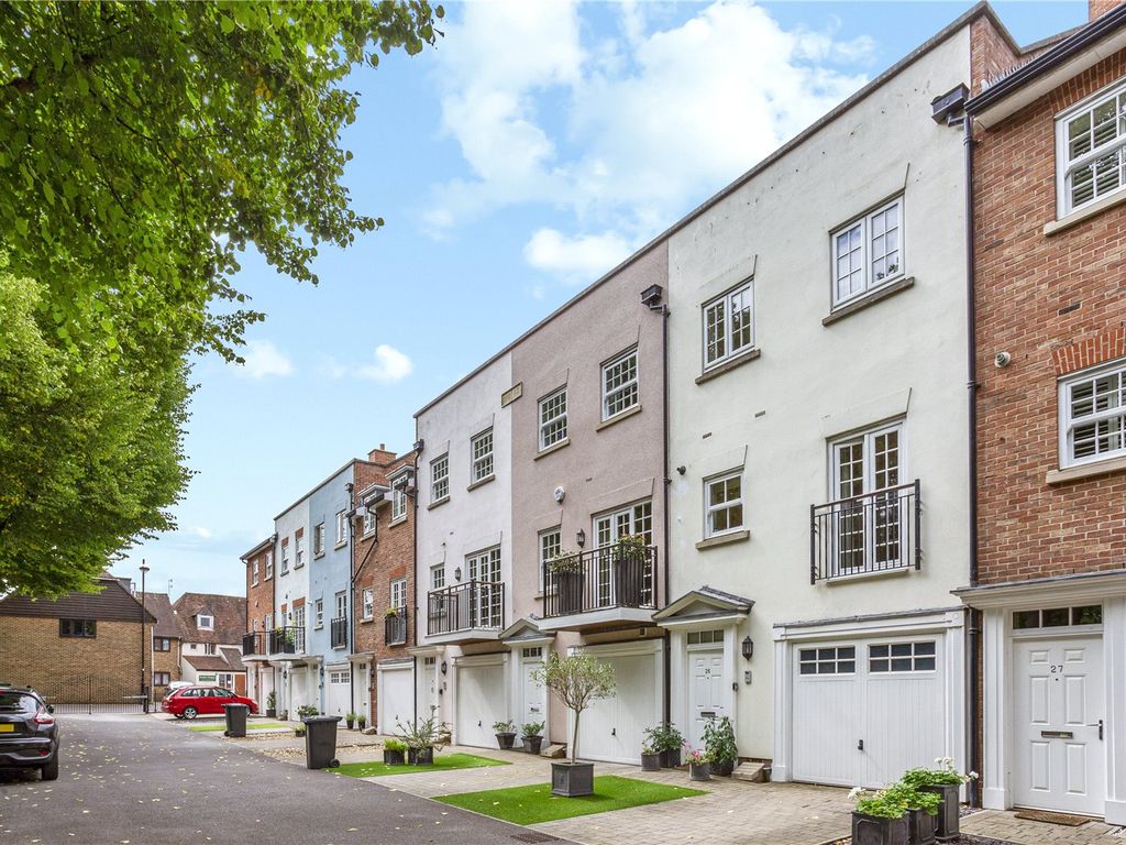 New Park Road, Chichester, West Sussex PO19  