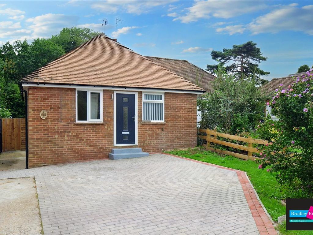 2 bed semidetached house for sale in Tudor Road, Kennington, Ashford