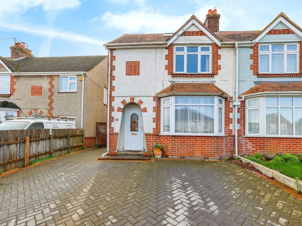 3 bed semidetached house for sale in Devizes Road, Salisbury SP2, £