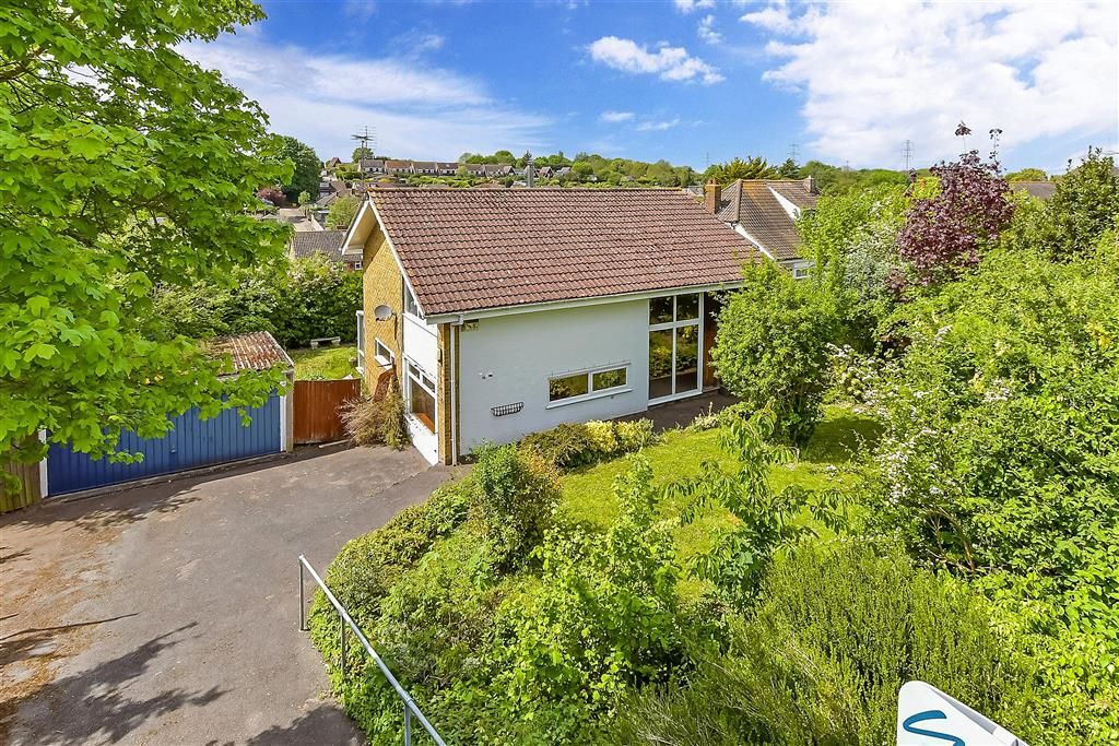 3 bed detached house for sale in Wrotham Road, Meopham Green, Meopham