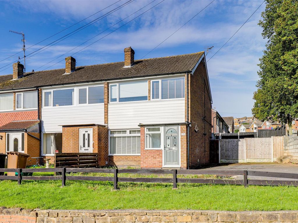 3 bed town house for sale in Shelford Road, Gedling, Nottinghamshire