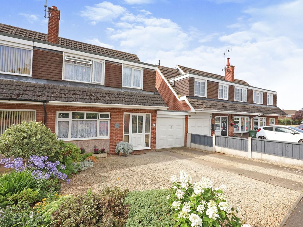 3 bed semidetached bungalow for sale in Aster Avenue, Kidderminster