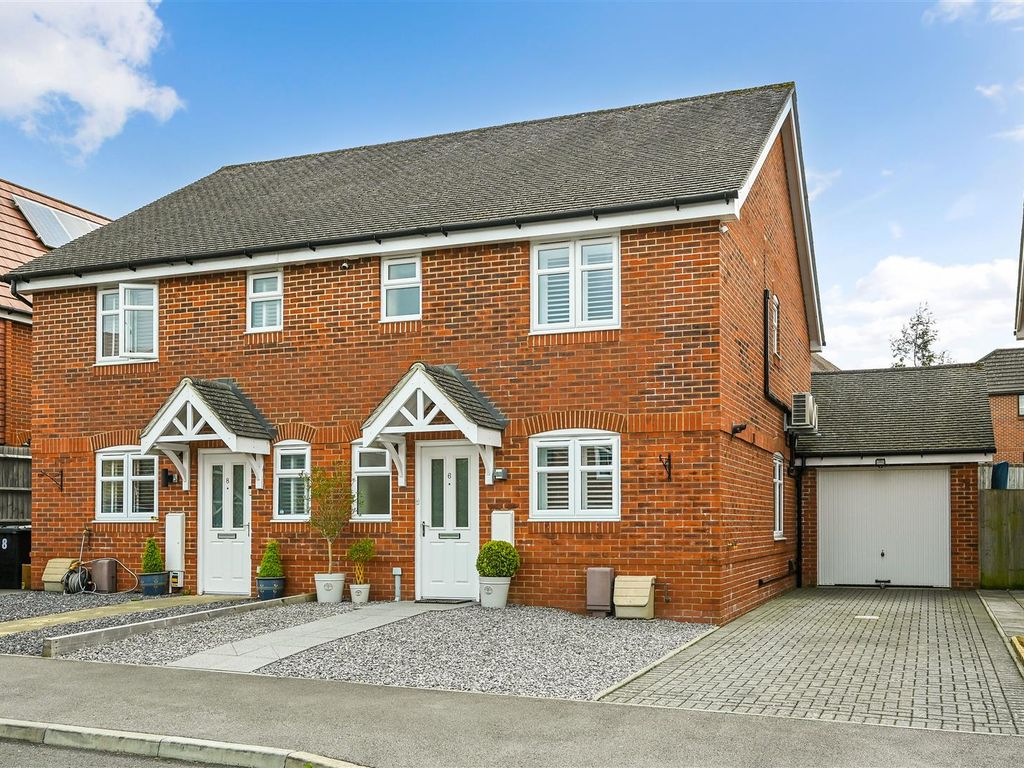 3 bed semidetached house for sale in Whiteland Way, Clanfield
